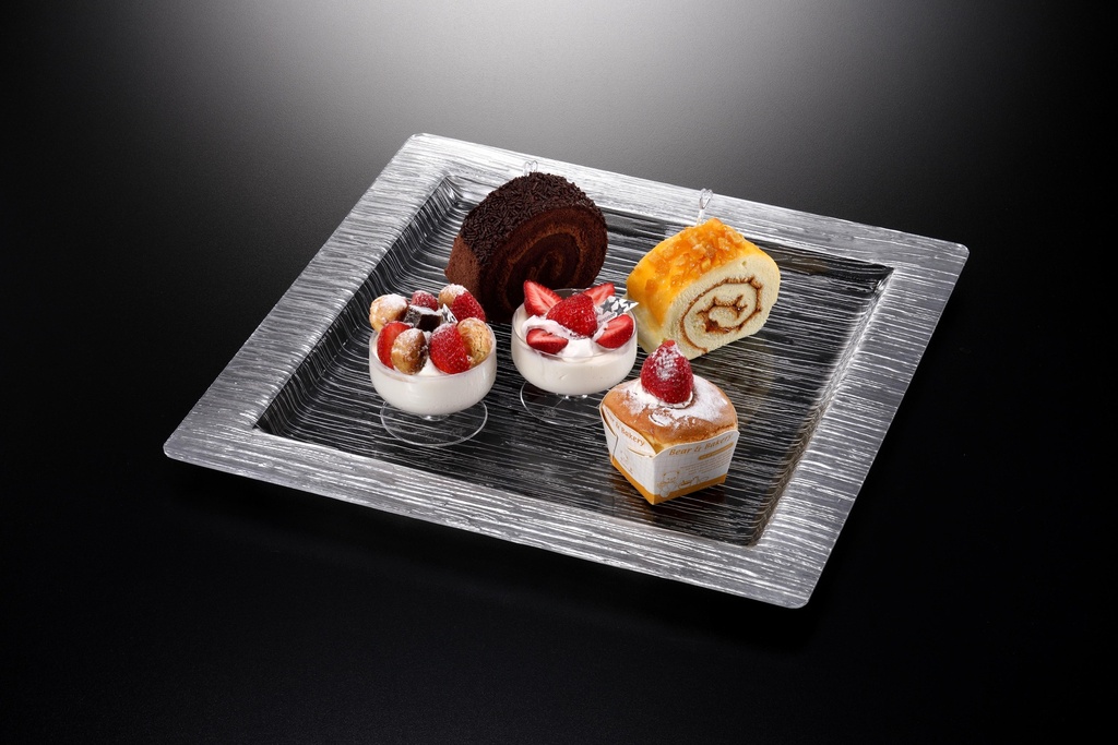 طبق تقديم مربع من الأكريليك الغامق، لون فضي، 31 سم، تايوان